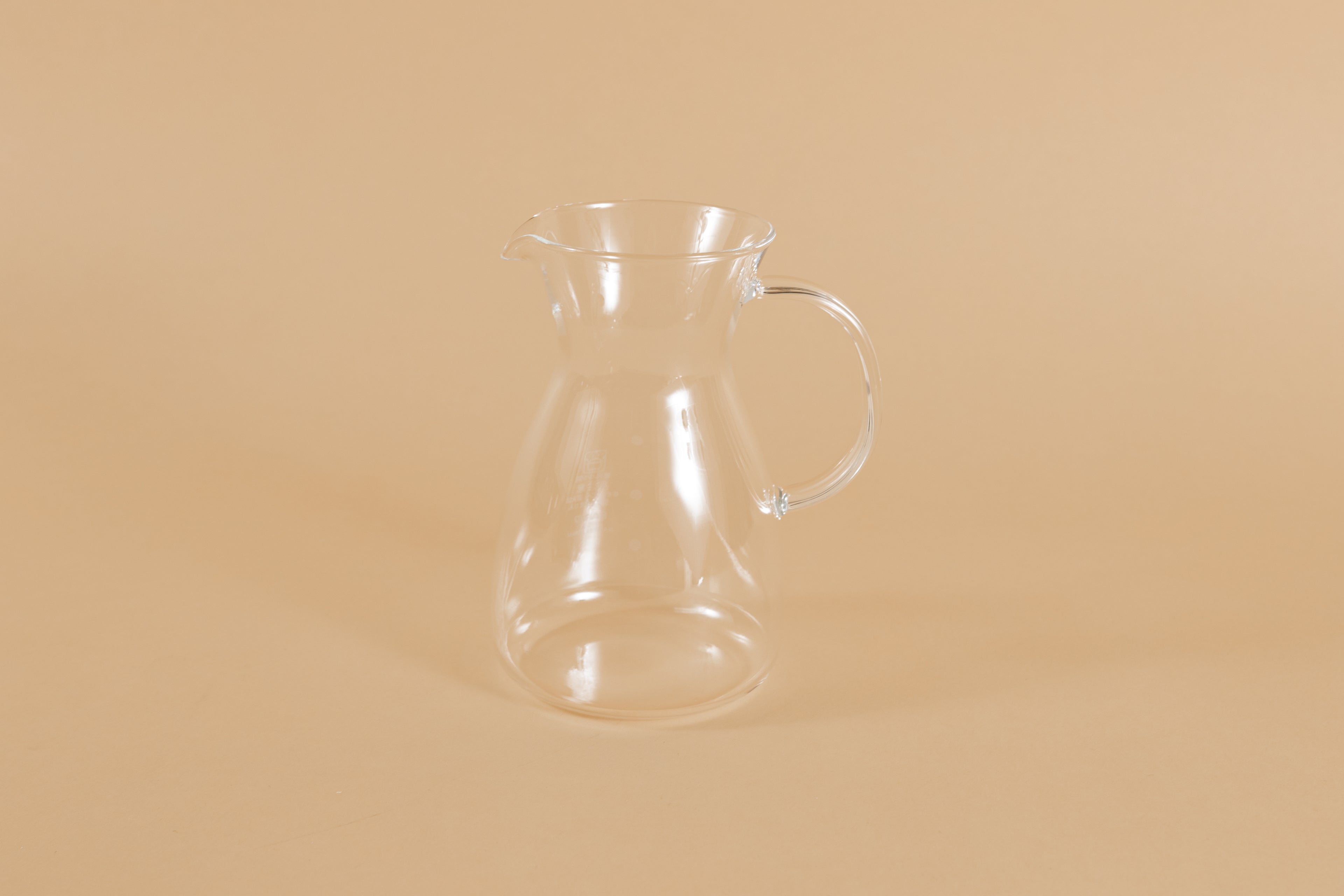 Short all glass coffee decanter with handle and hourglass curve.